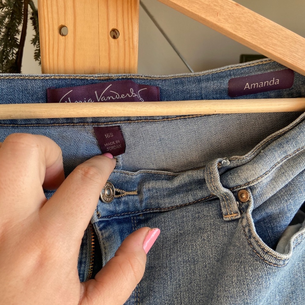 Gloria Vanderbilt Amanda Jeans - Picture 3 of 3